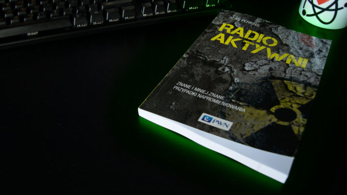 Hiroszima, Czarnobyl i herbatka z polonem – recenzja książki “Radioaktywni”