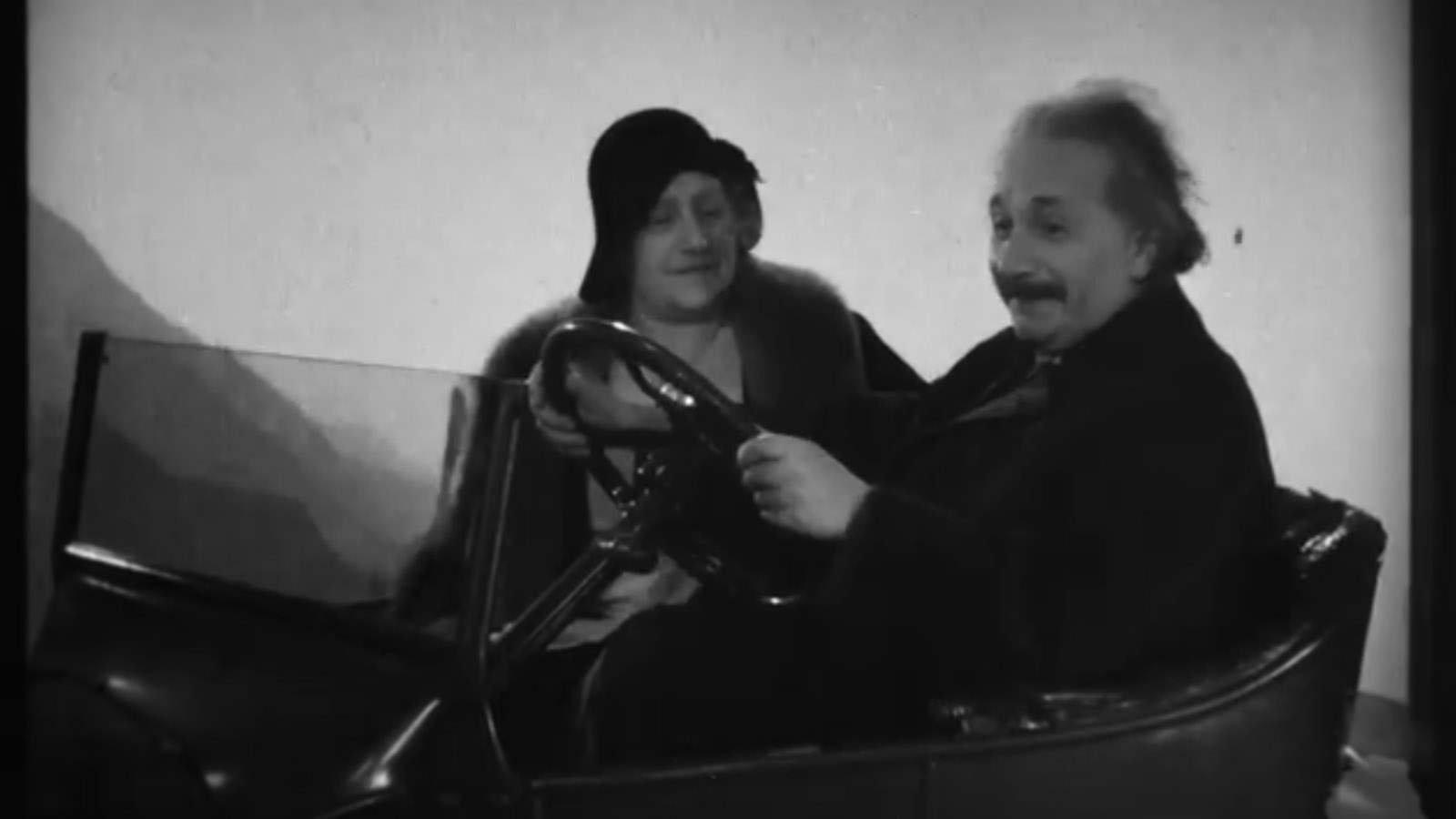 Albert Einstein w samochodzie