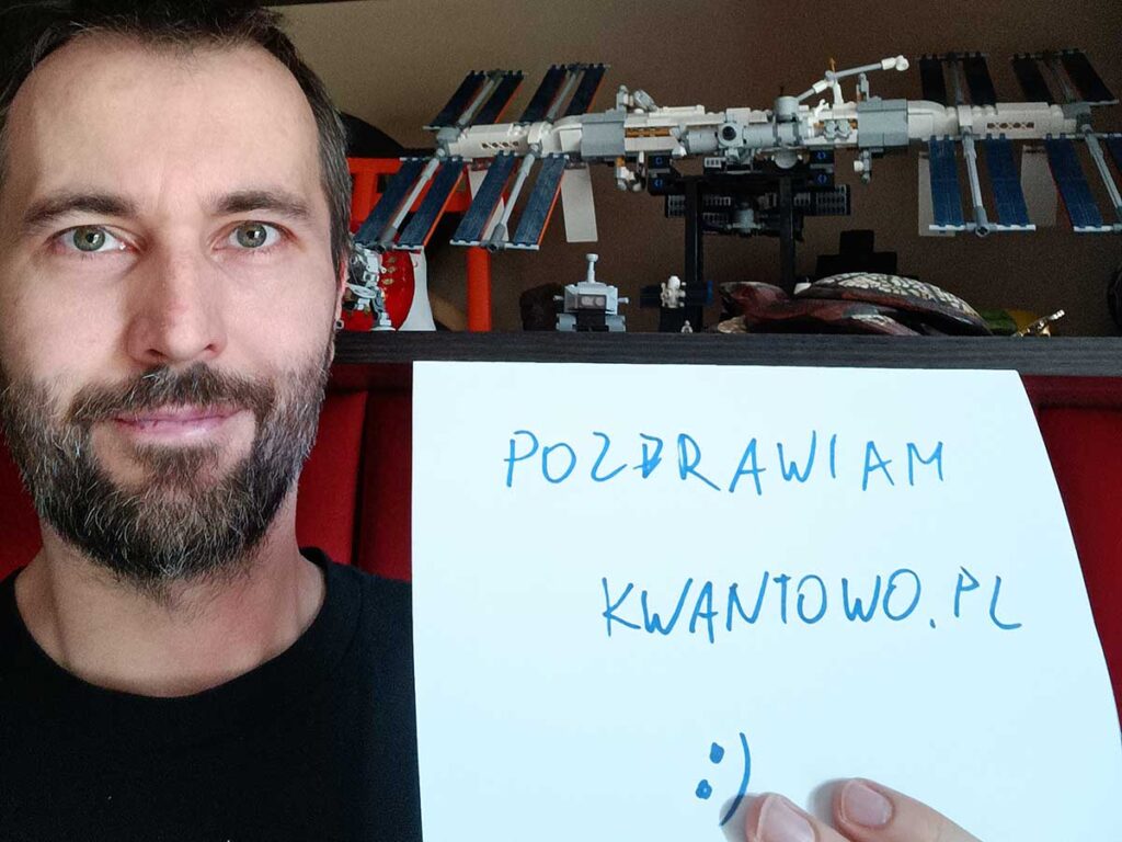 Krzysztof Hełminiak pozdrawia Kwantowo